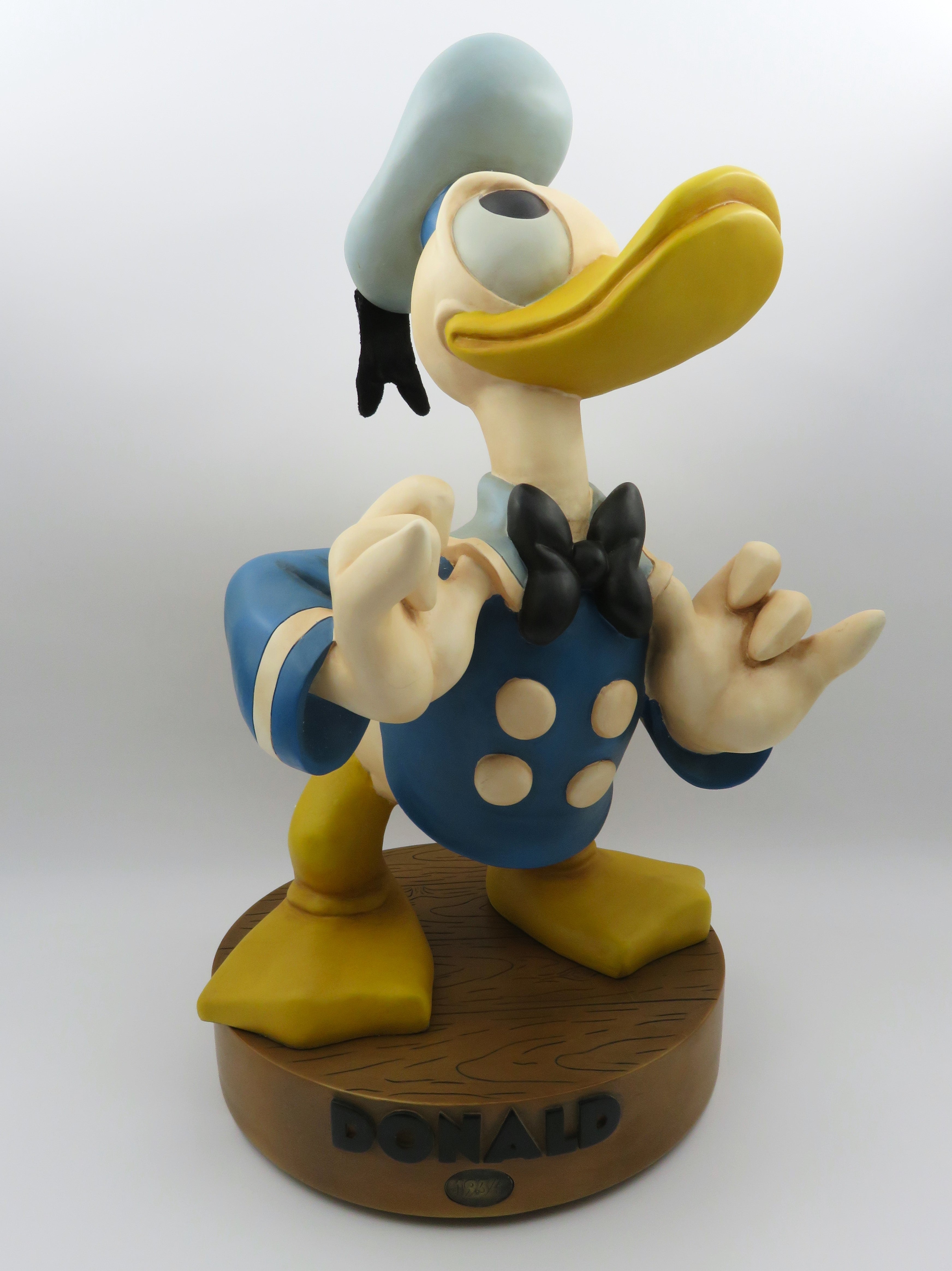 DISNEY Donald Duck Limited Edition 21" Figurine - Disney Store (1999) Collectible Statue